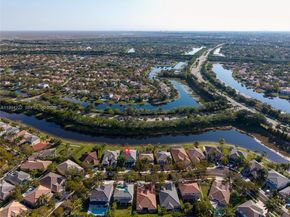 910 Sunflower Cir, Weston FL 33327