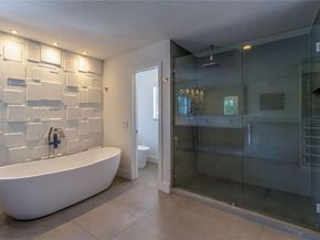 910 Sunflower Cir, Weston FL 33327