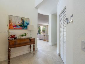 910 Sunflower Cir, Weston FL 33327