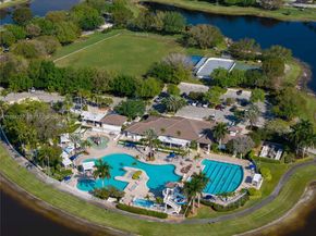 910 Sunflower Cir, Weston FL 33327