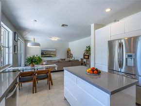 910 Sunflower Cir, Weston FL 33327