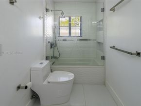 910 Sunflower Cir, Weston FL 33327