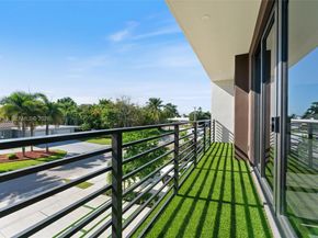 2435 NE 18th St, Fort Lauderdale FL 33305