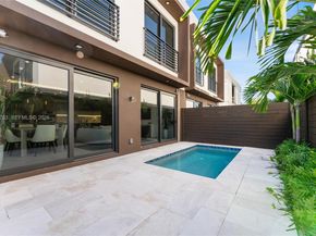 2435 NE 18th St, Fort Lauderdale FL 33305