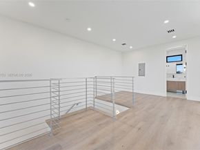 2435 NE 18th St, Fort Lauderdale FL 33305