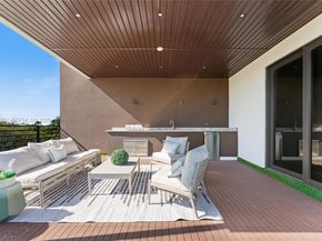 2435 NE 18th St, Fort Lauderdale FL 33305