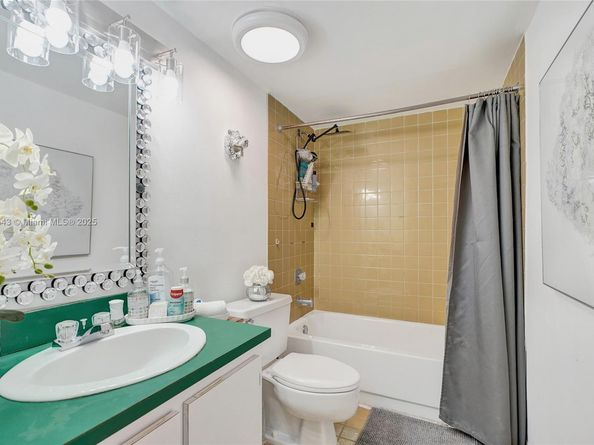 9686 Fontainebleau Blvd 507, Miami FL 33172