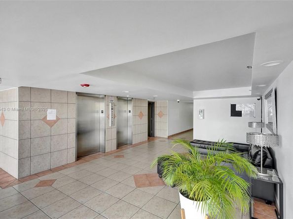 9686 Fontainebleau Blvd 507, Miami FL 33172