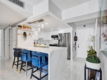 9686 Fontainebleau Blvd