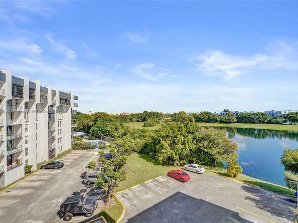 9686 Fontainebleau Blvd 507, Miami FL 33172