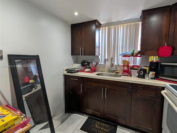 19080 NE 3rd Ct 311, Miami FL 33179