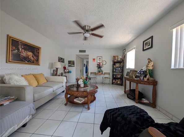 19080 NE 3rd Ct 311, Miami FL 33179