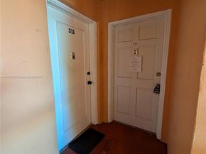 19080 NE 3rd Ct 311, Miami FL 33179