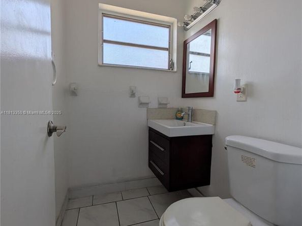 19080 NE 3rd Ct 311, Miami FL 33179
