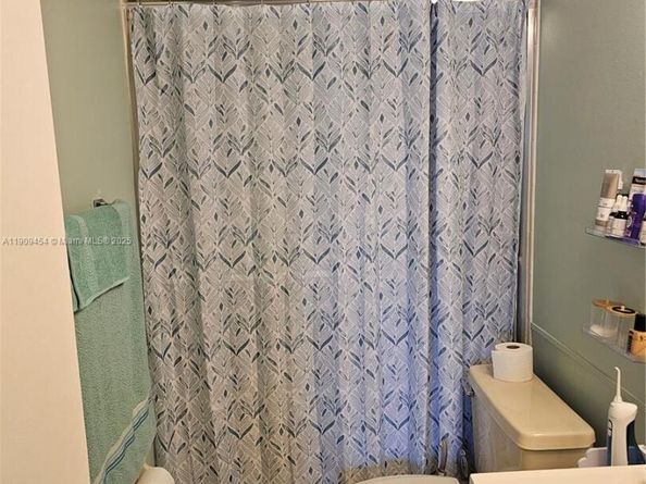 114 Lake Emerald Dr 409, Oakland Park FL 33309