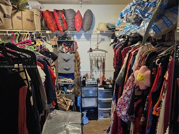 114 Lake Emerald Dr 409, Oakland Park FL 33309