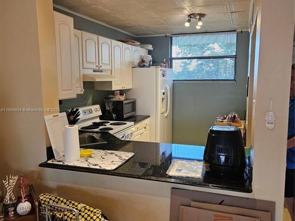 114 Lake Emerald Dr 409, Oakland Park FL 33309