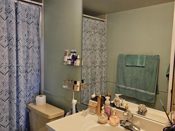 114 Lake Emerald Dr 409, Oakland Park FL 33309