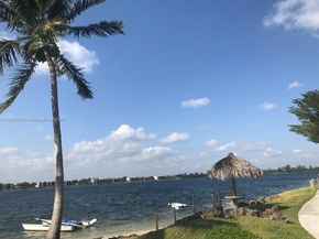 114 Lake Emerald Dr 409, Oakland Park FL 33309