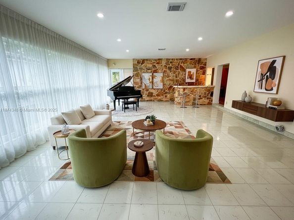 40 SW 30th Rd, Miami FL 33129