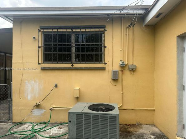 4465 E 8th Ln, Hialeah FL 33013