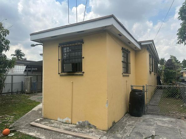 4465 E 8th Ln, Hialeah FL 33013