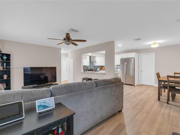 1201 E River Dr, Margate FL 33063