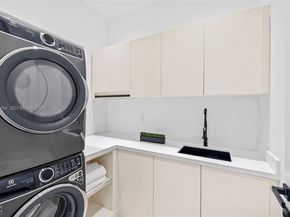325 W 63rd St, Miami Beach FL 33141