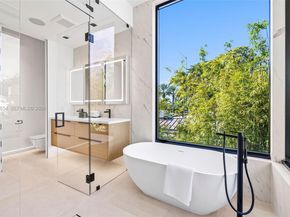 325 W 63rd St, Miami Beach FL 33141