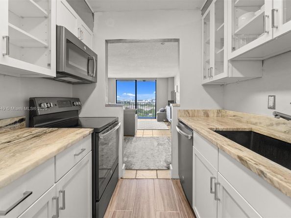 2350 NE 135th St 1401, North Miami FL 33181