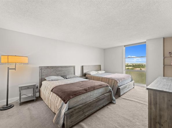 2350 NE 135th St 1401, North Miami FL 33181