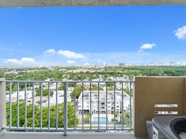 2350 NE 135th St 1401, North Miami FL 33181