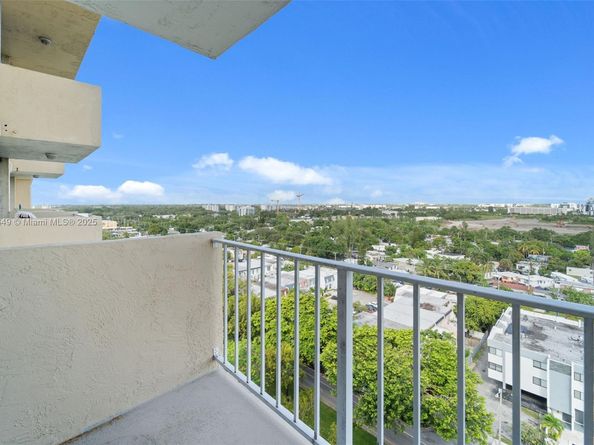 2350 NE 135th St 1401, North Miami FL 33181