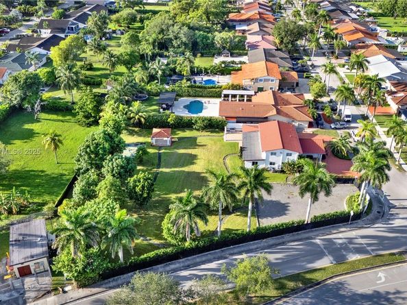 1825 SW 125th CT, Miami FL 33175