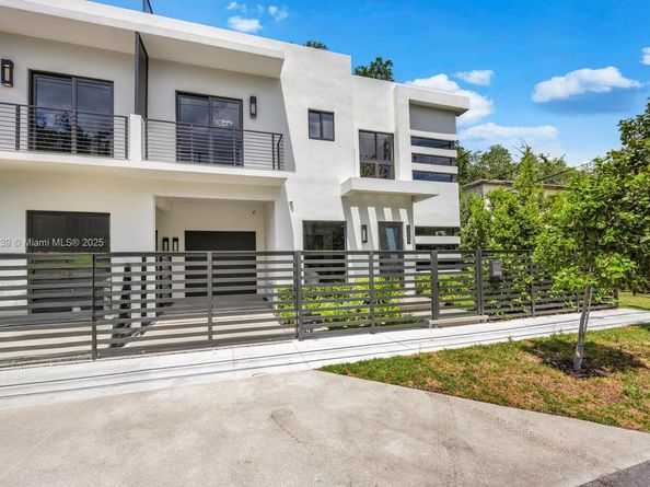 3224 Elizabeth St, Miami FL 33133