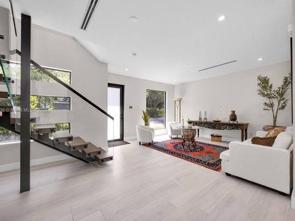 3224 Elizabeth St, Miami FL 33133