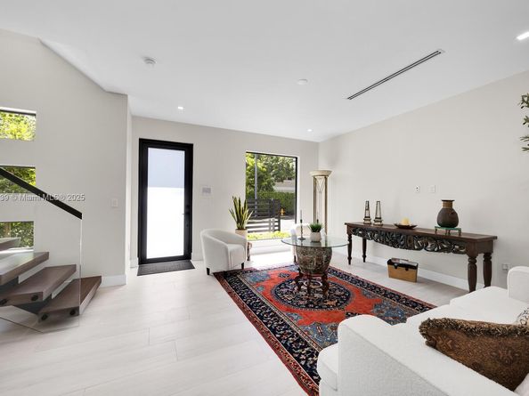 3224 Elizabeth St, Miami FL 33133