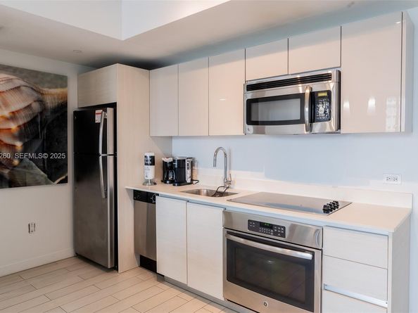 2602 E Hallandale Beach Blvd R809, Hallandale Beach FL 33009