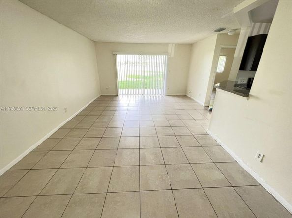 3417 NW 44th St 104, Oakland Park FL 33309