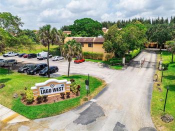 430 Commodore Dr