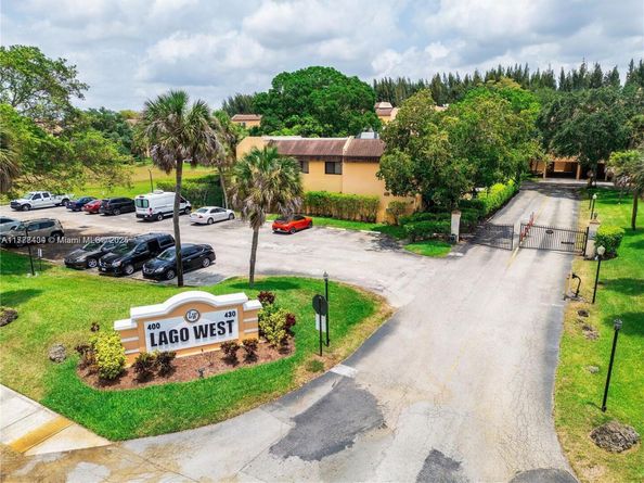 430 Commodore Dr 314, Plantation FL 33325
