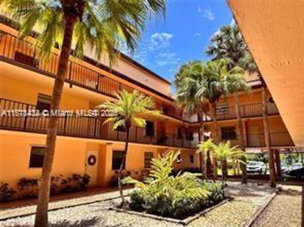 430 Commodore Dr 314, Plantation FL 33325