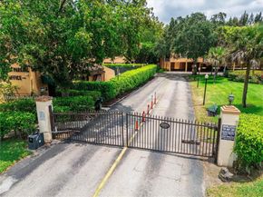 430 Commodore Dr 314, Plantation FL 33325