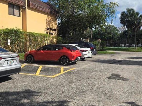 430 Commodore Dr 314, Plantation FL 33325