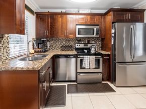 7002 NW 95th Ave, Tamarac FL 33321