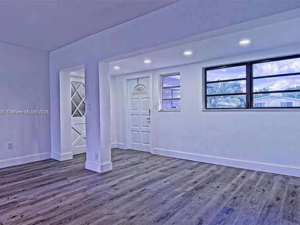 372 W Dayton Cir, Fort Lauderdale FL 33312