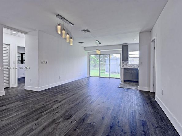 372 W Dayton Cir, Fort Lauderdale FL 33312