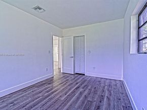 372 W Dayton Cir, Fort Lauderdale FL 33312