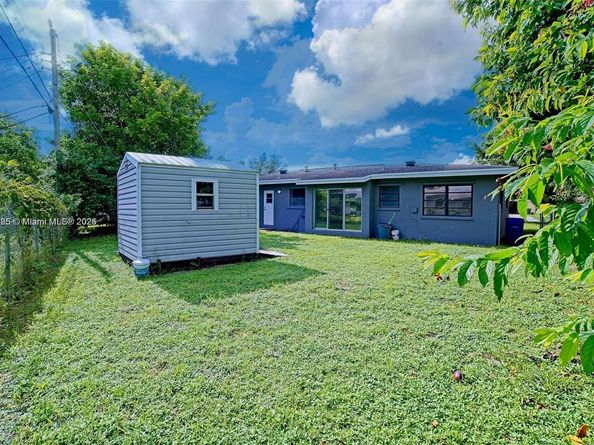 372 W Dayton Cir, Fort Lauderdale FL 33312