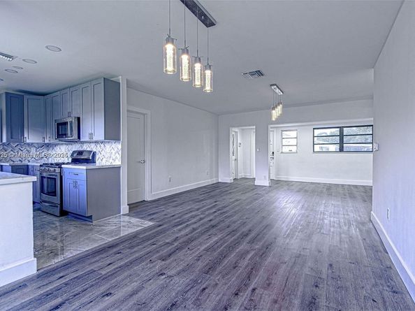 372 W Dayton Cir, Fort Lauderdale FL 33312